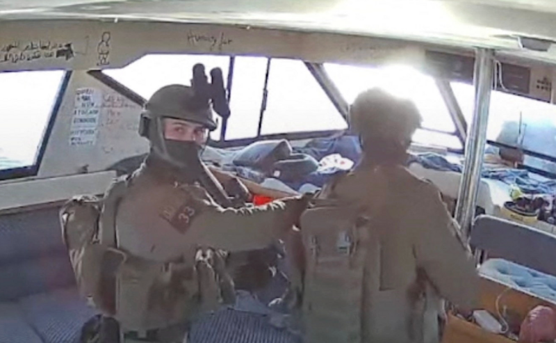 İsrail Gazze'ye gitmeye çalışan Sumud Filosu'na müdahale etti, onlarca aktivist gözaltında