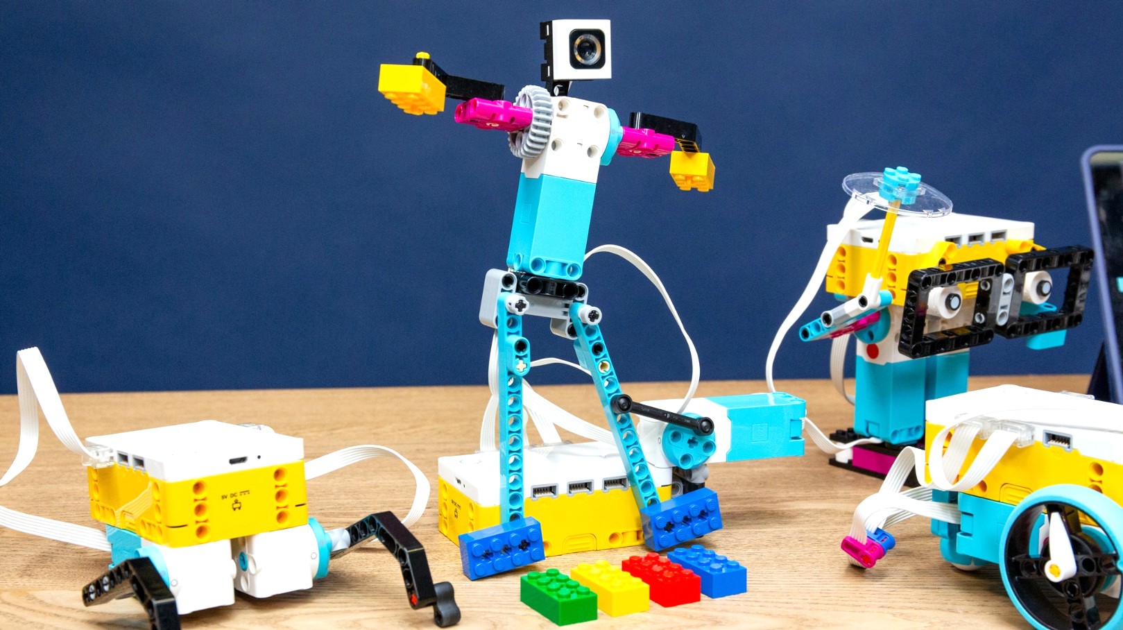 Özay Günsel Çocuk Üniversitesi’nden SOS Çocuk Köyü’ne Robotik Eğitimi