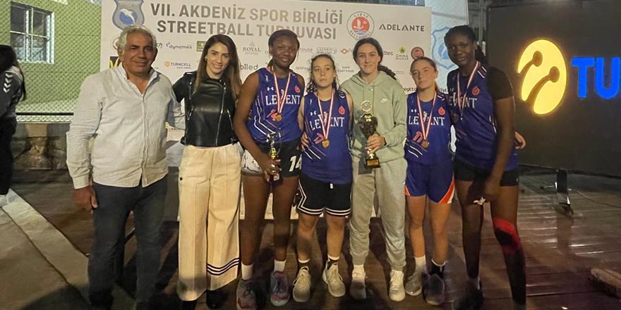 Girne'de Basketbol coşkusu sokakta yaşandı
