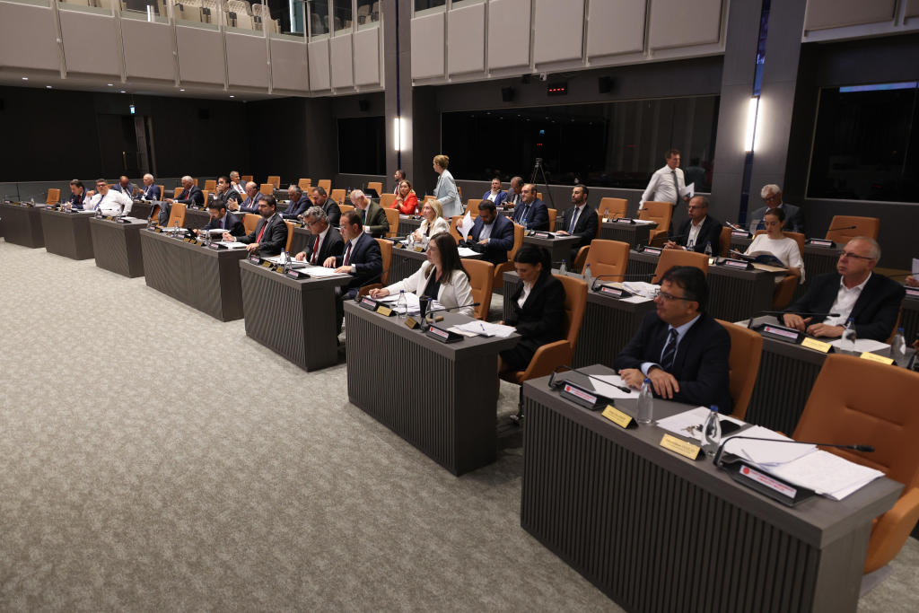 Meclis iki saat gecikme ile toplandı