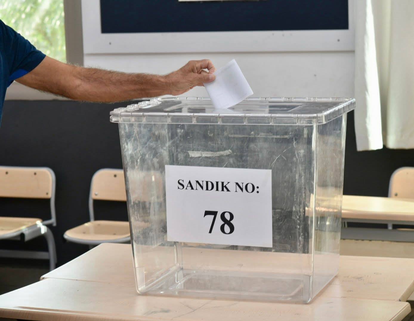 Cumhurbaşkanlığı seçimi için oy kullanılıyor: Katılım saat 11.00 itibarıyla %13.43