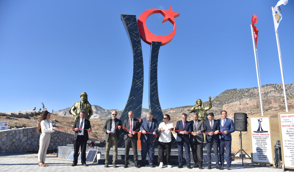 Sarı Çizmeli Mehmet Ağa Anıtı açıldı