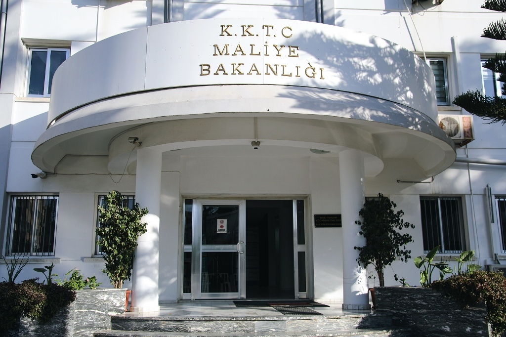 Kamuda örgütlü 5 sendika cuma günü Maliye Bakanlığı önünde eylem yapacak