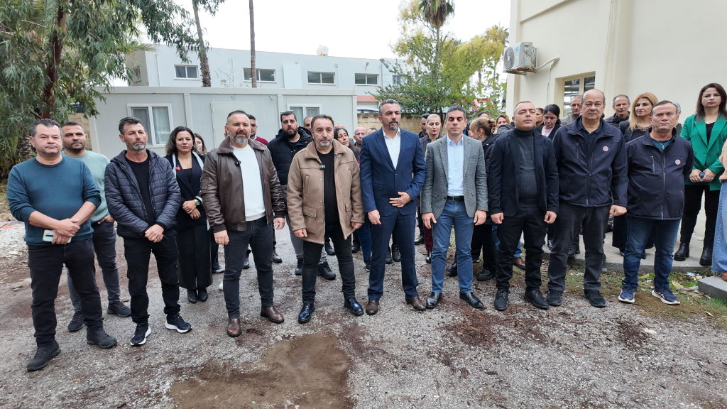 Gazimağusa Gelir ve Vergi Dairesi ile Motorlu Araçlar Birimi’nde uyarı grevi