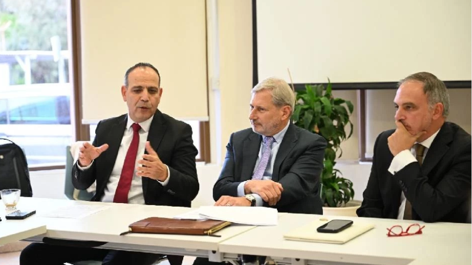 Harmancı, Johannes Hahn ile ara bölgede bir araya geldi