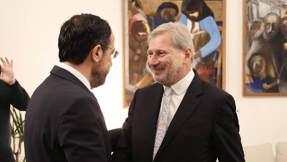 Hristodulidis, Hahn ile görüştü: Çözüm için sıkı çalışmalıyız