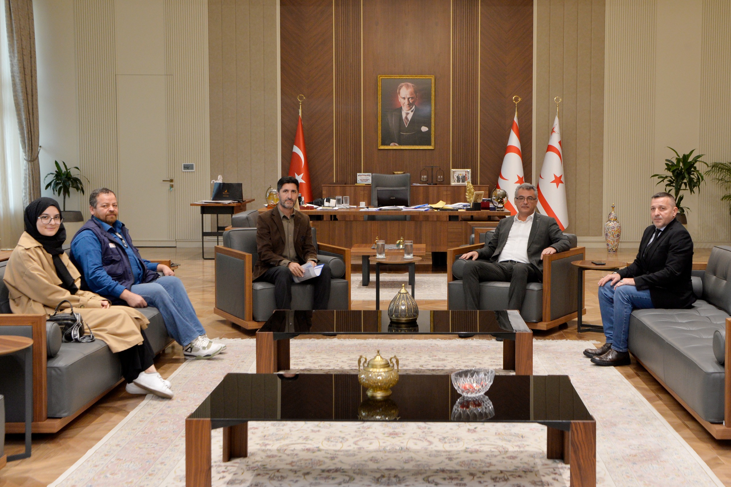 Erhürman, Bağımsız İlahiyatçılar İnisiyatifi Başkanı ve beraberindeki heyeti kabul etti.