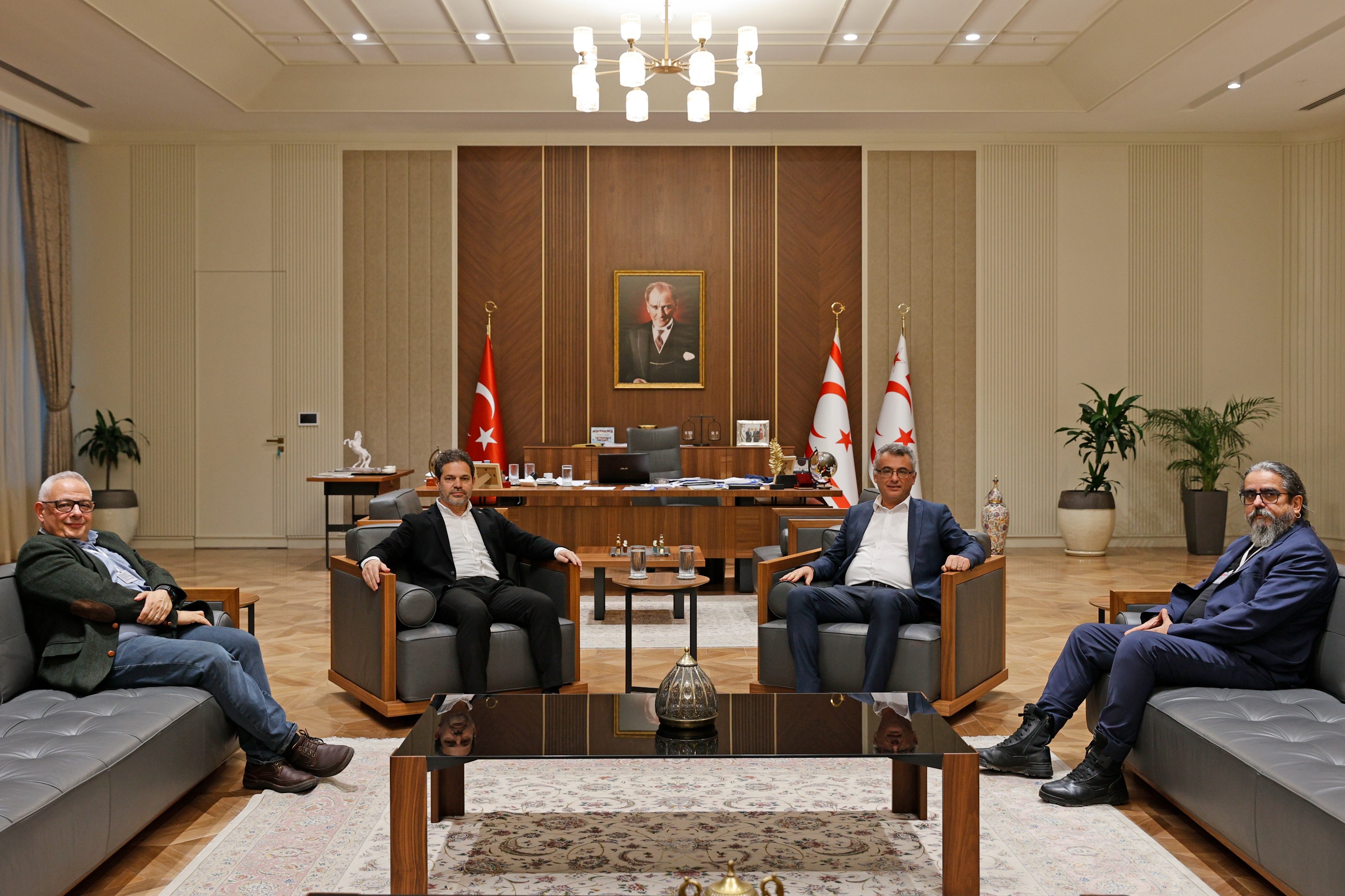 Erhürman, DAÜ-SEN başkanı ve beraberindeki heyeti kabul etti