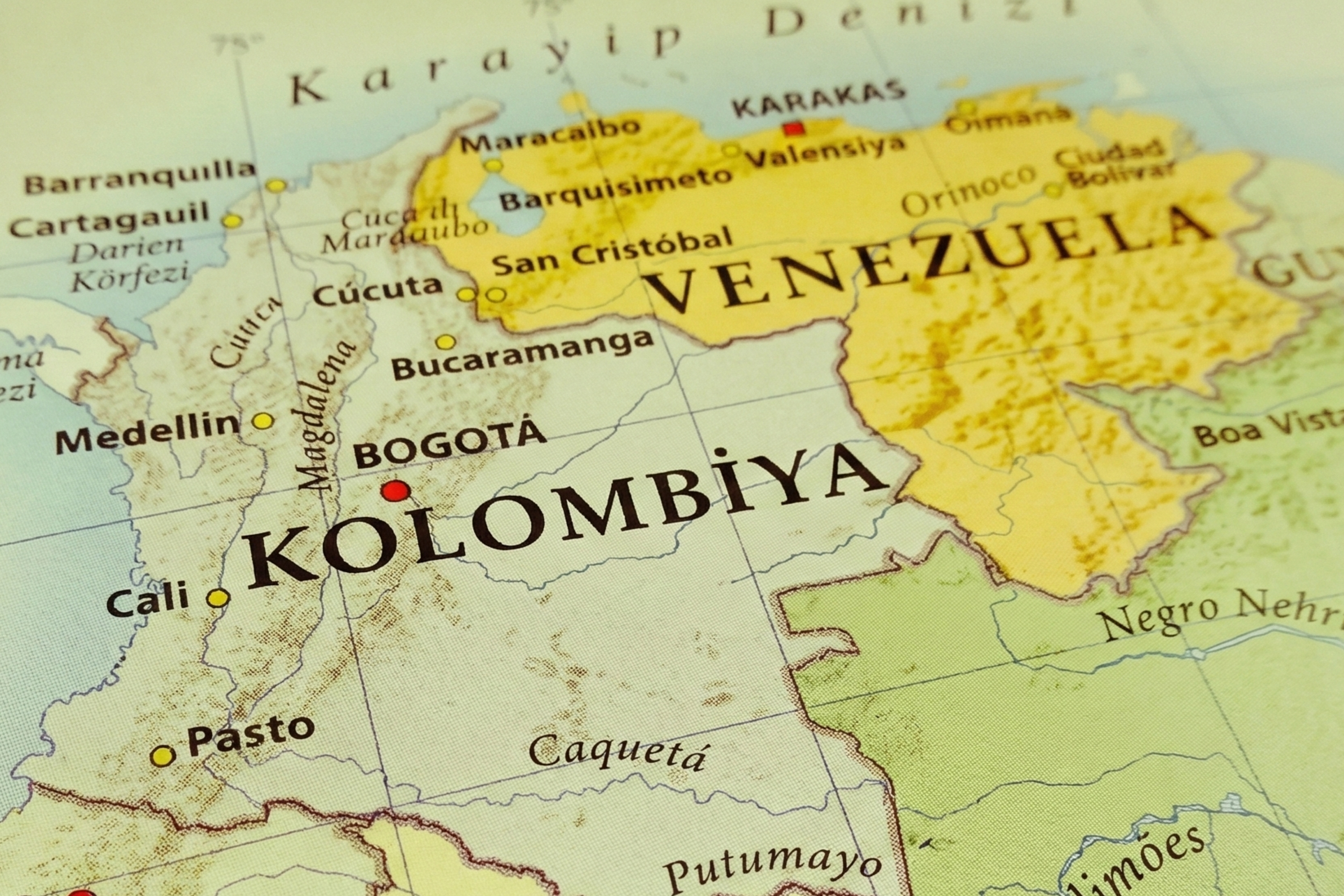 Kolombiya lideri Petro: Kolluk kuvvetlerimiz sınır bölgesine konuşlandırılıyor