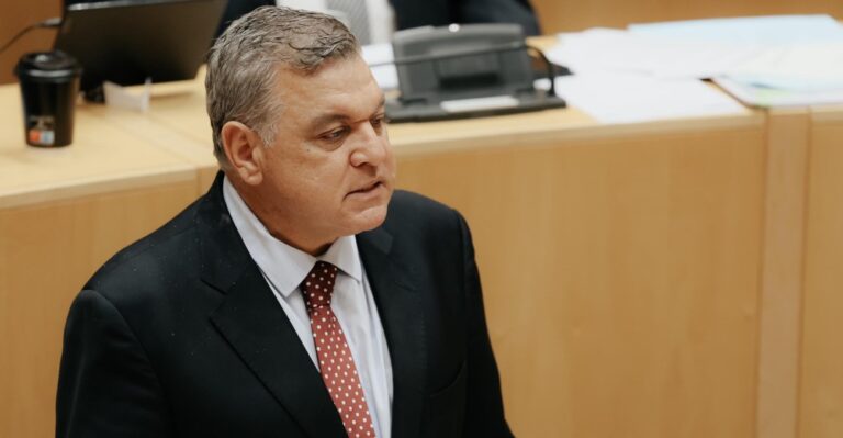 Milletvekili Nikos Sykas, sevgilisini dövmekle itham ediliyor; Dimitriou: Şiddete tolerans yok