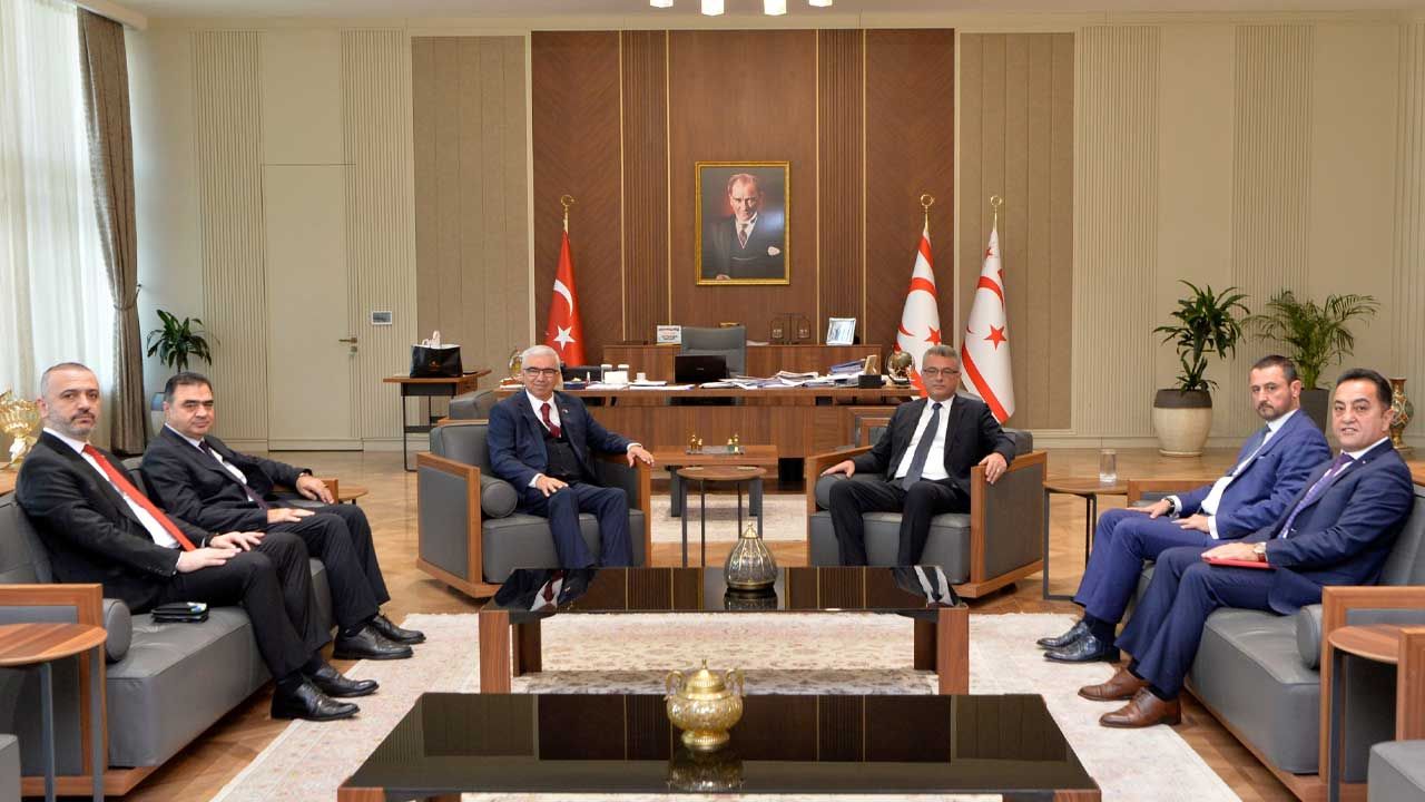 Erhürman, Türk Kızılay heyetini kabul etti