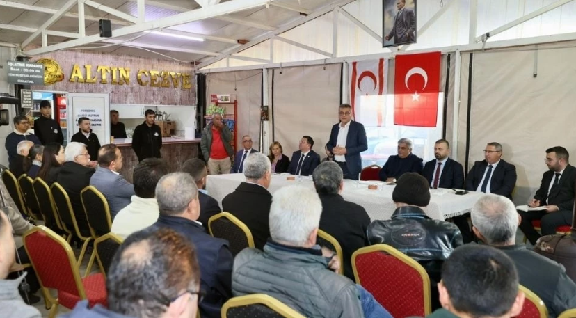 Erhürman, Gazimağusa’da muhtarlar, belediye ve halkla buluşarak sorunları dinledi