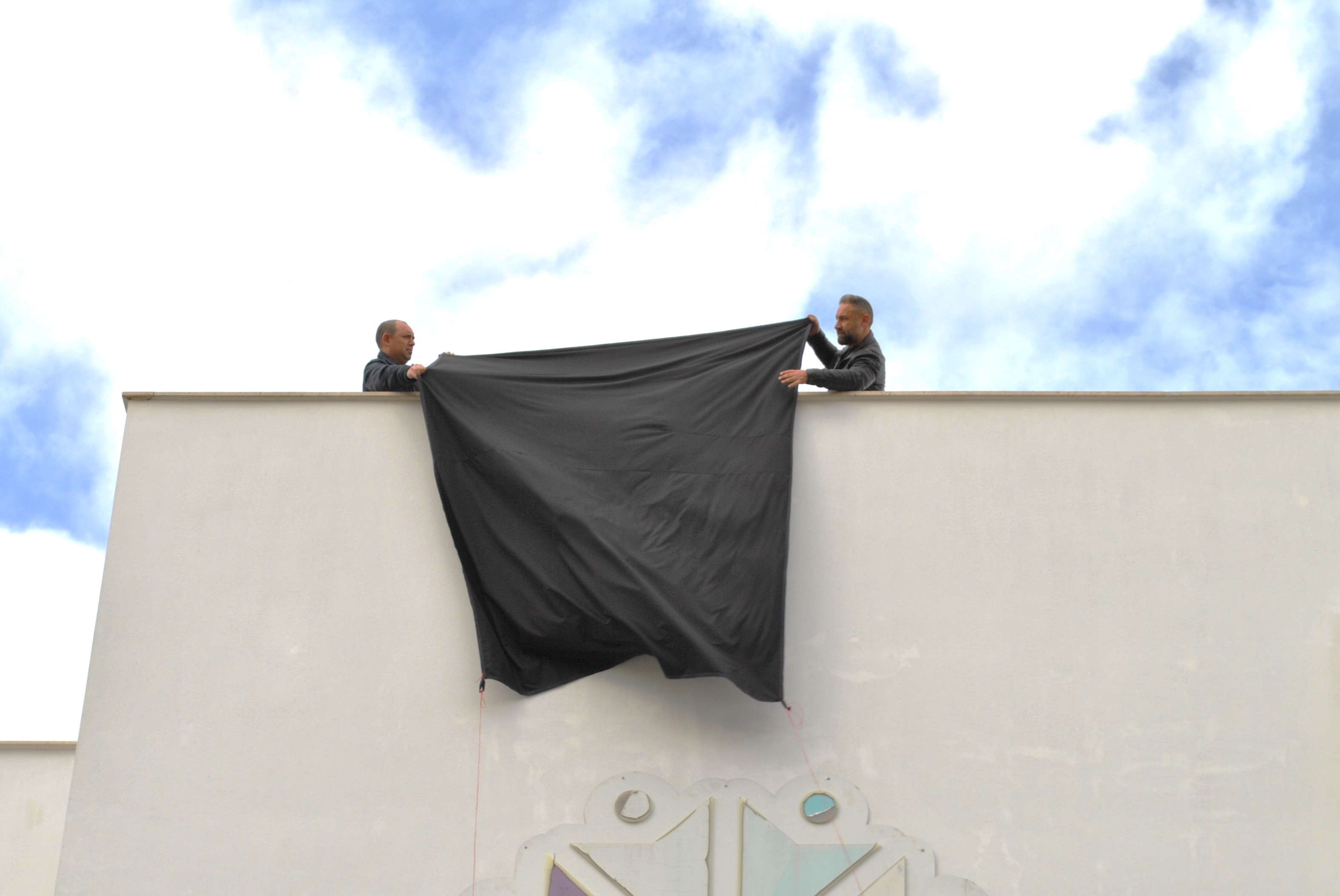 KKTC'de hükümeti siyah bayrakla protesto! Dalga dalga yayılıyor...