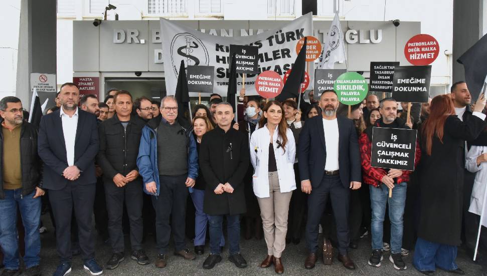 Hekimler bugün de grevde