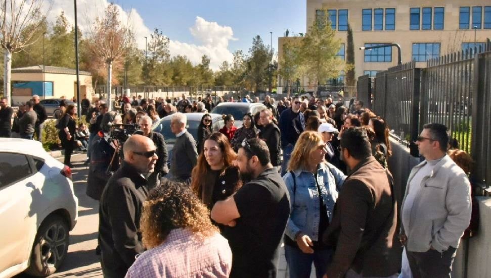 Meclis önündeki barikatlar kaldırıldı