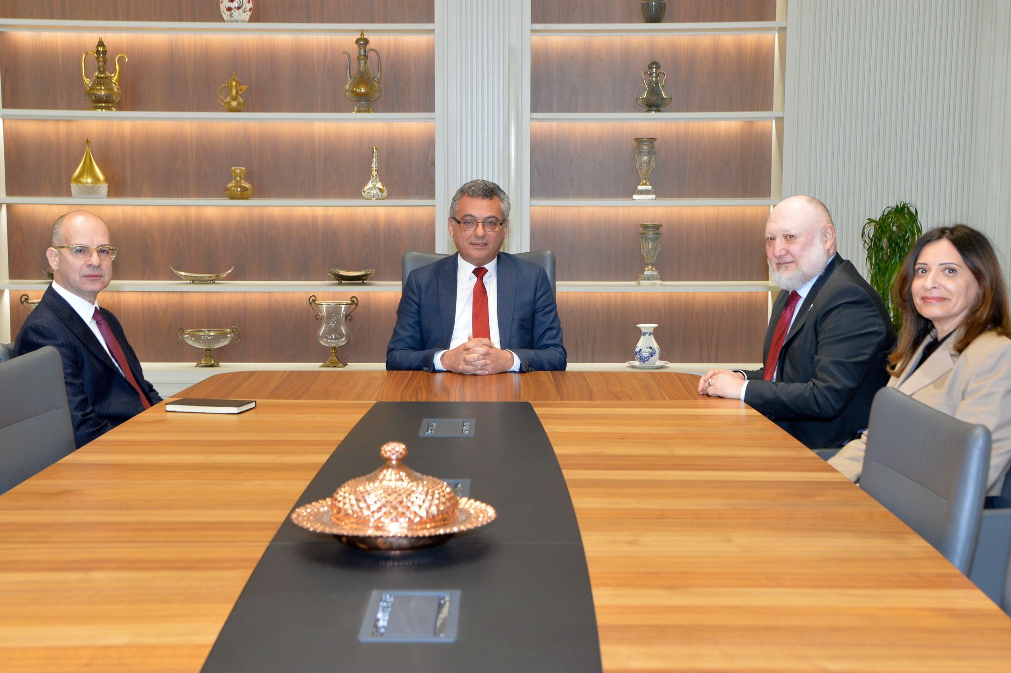 Erhürman, UNDP Kıbrıs Ofisi Direktörü Jakhongir Khaydarov’ı kabul etti