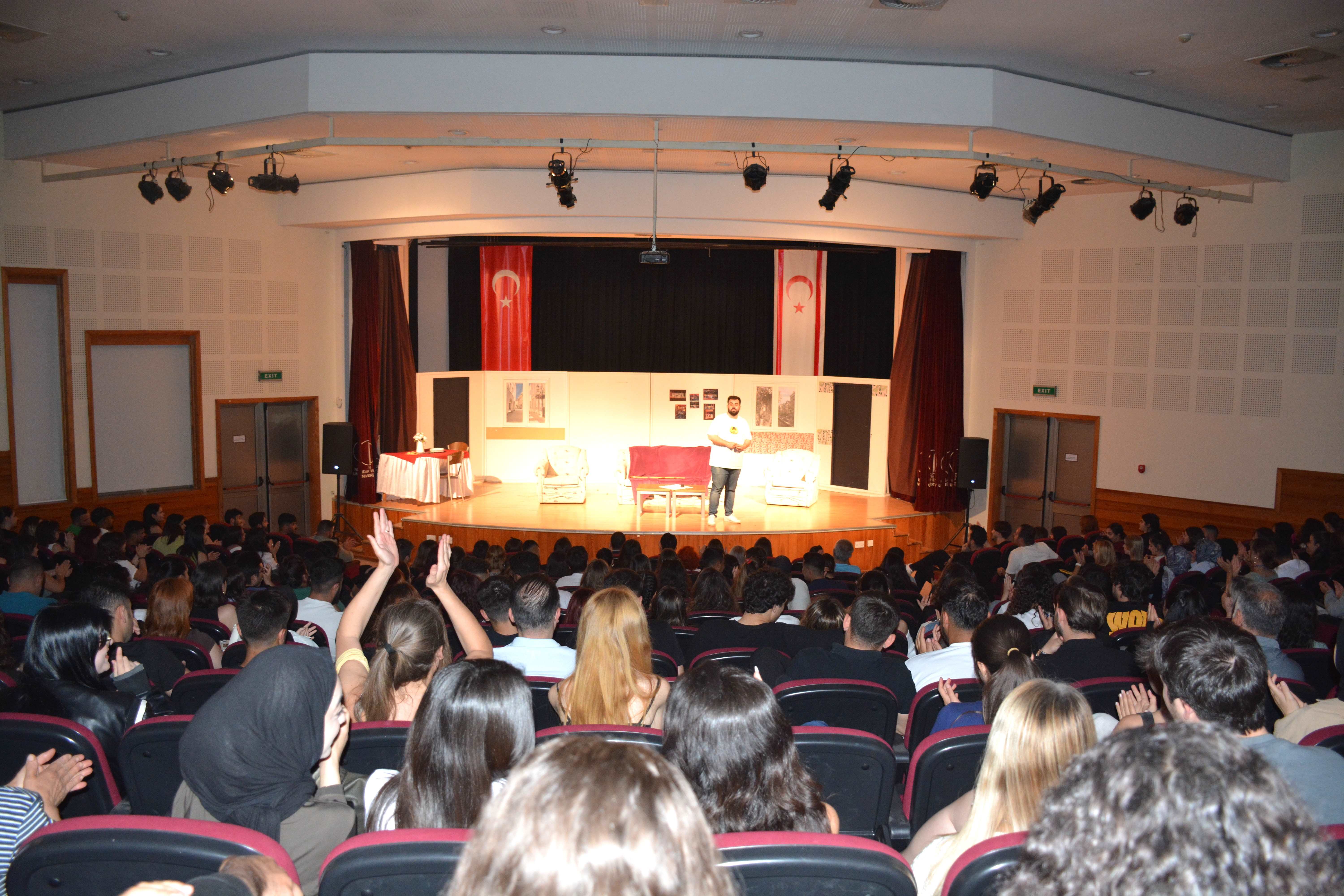 Perde Gençler İçin Açılıyor!