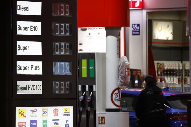 Petrolün varil fiyatı yeniden 100 doları geçti