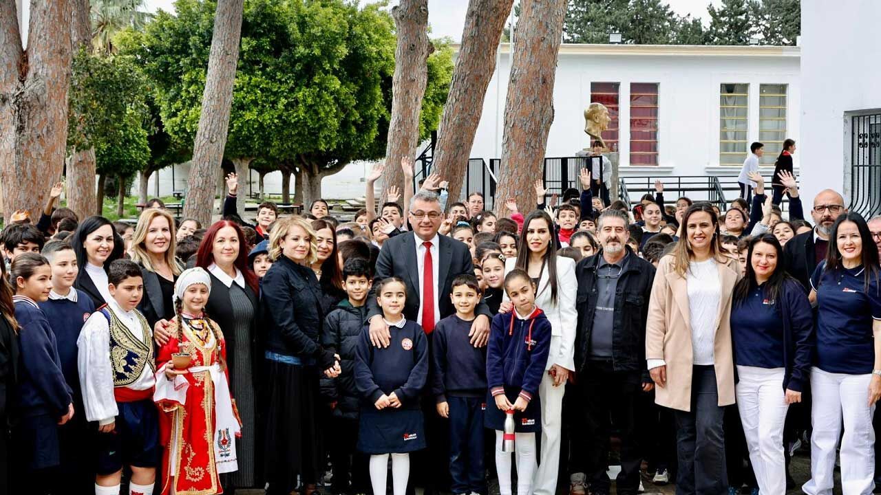 Erhürman: Öğrenciler akademik başarı yanında kültür, sanat ve spora da odaklanmalı