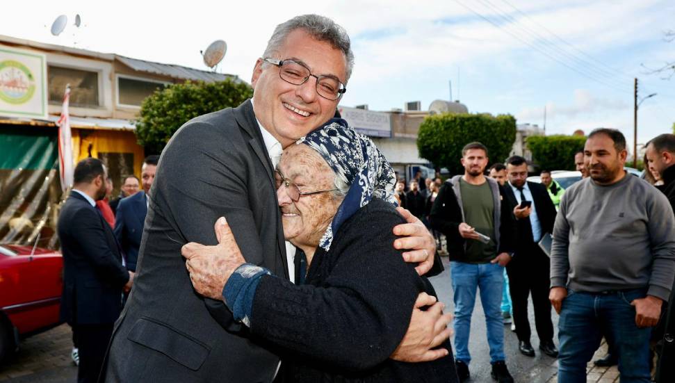 Erhürman, Girne halkıyla buluştu