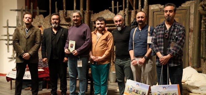 ‘Sığıntılar’ İskele’de Sahnelendi