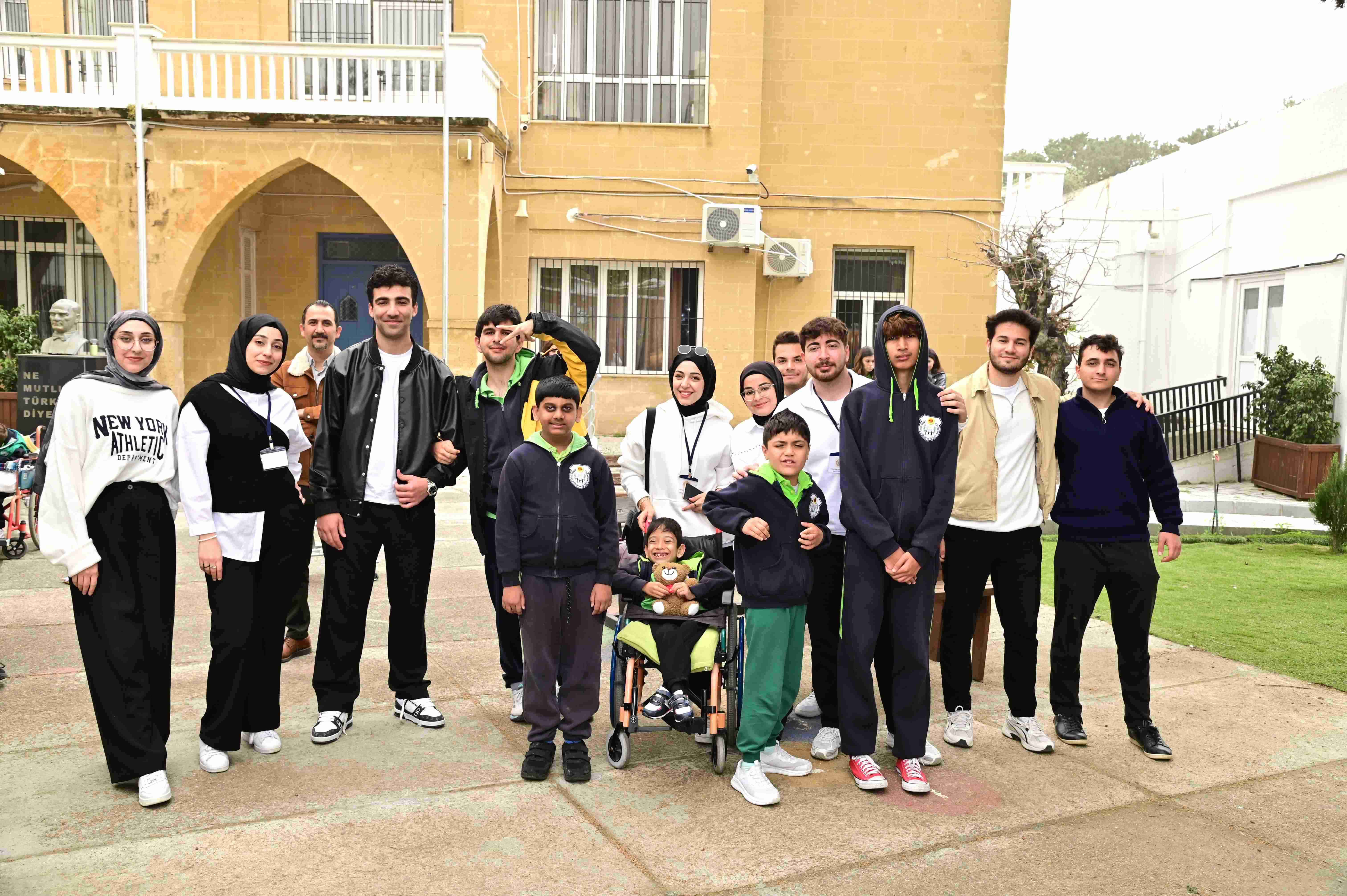 Otizmli Çocuklar için Bir Sahne, Bin Tebessüm!