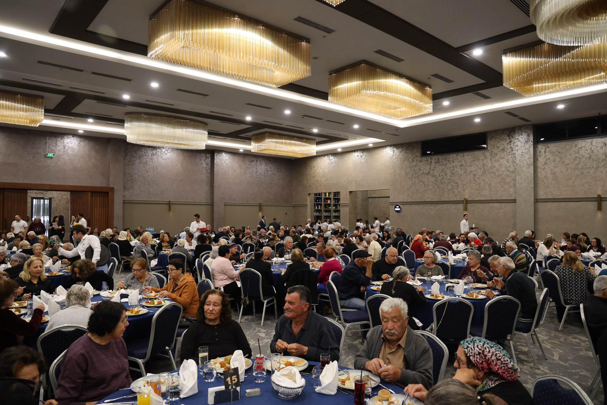 İskele Belediyesi bölgedeki büyükler onuruna vefa yemeği düzenledi