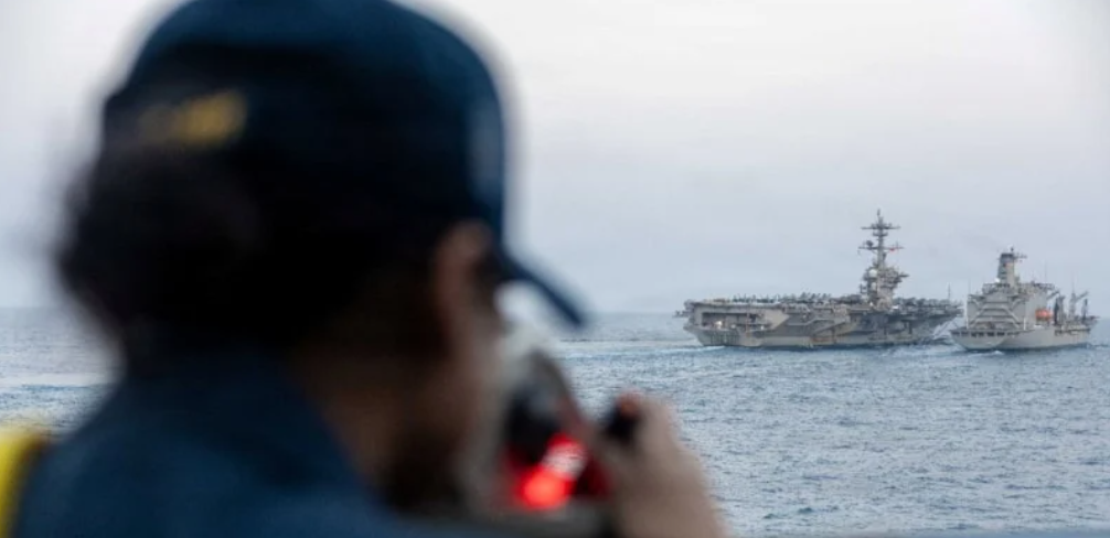 Hürmüz’de tansiyon yükseldi: Ablukayı delmeye çalışan İran gemisi vuruldu!