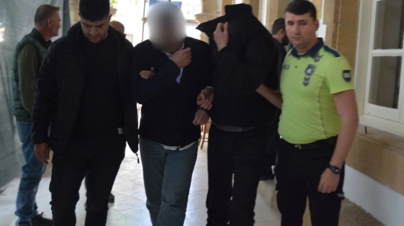 Kadına şiddet ve uyuşturucu suçlarından tutuklanan iki zanlıya 4 gün ek tutukluluk