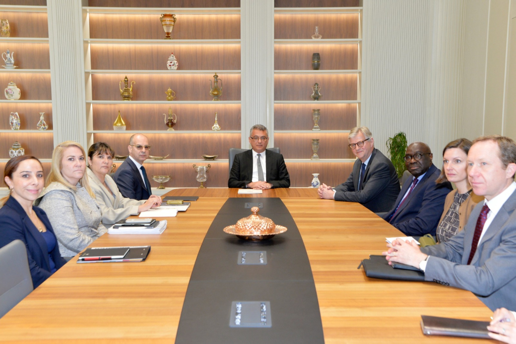 Erhürman Lacroix’i kabul etti