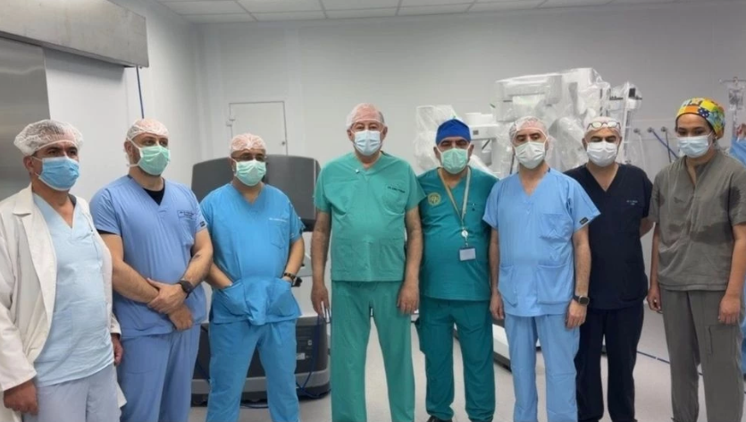 Dr. Burhan Nalbantoğlu Devlet Hastanesi’nde ilk robotik cerrahi ameliyatlar başarıyla yapıldı.