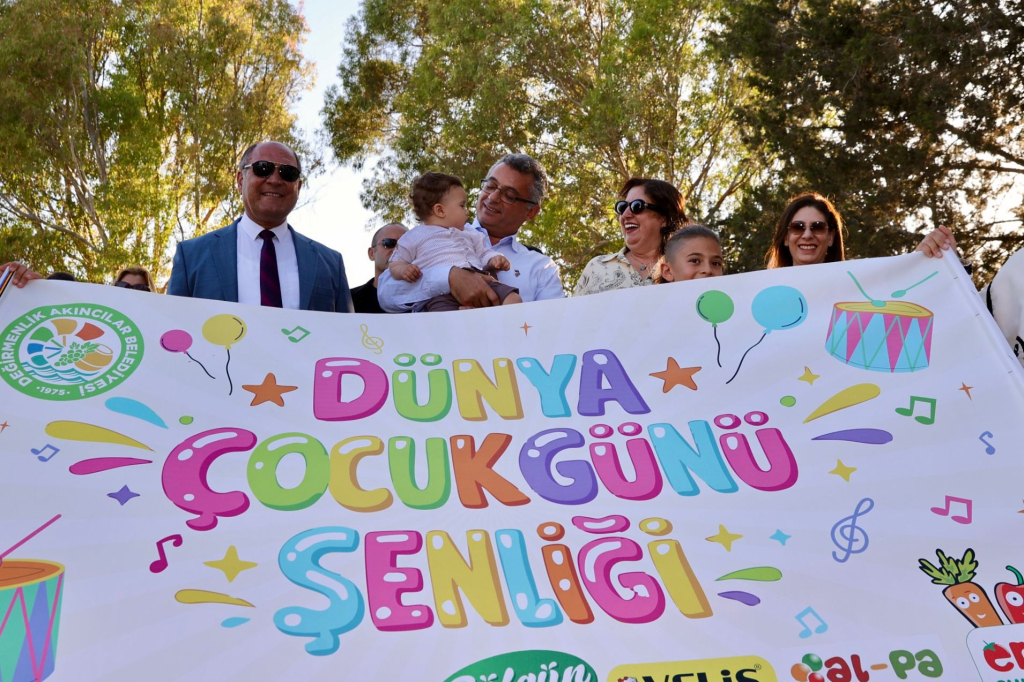 Erhürman, Cihangir’deki çocuk şenliğine katıldı