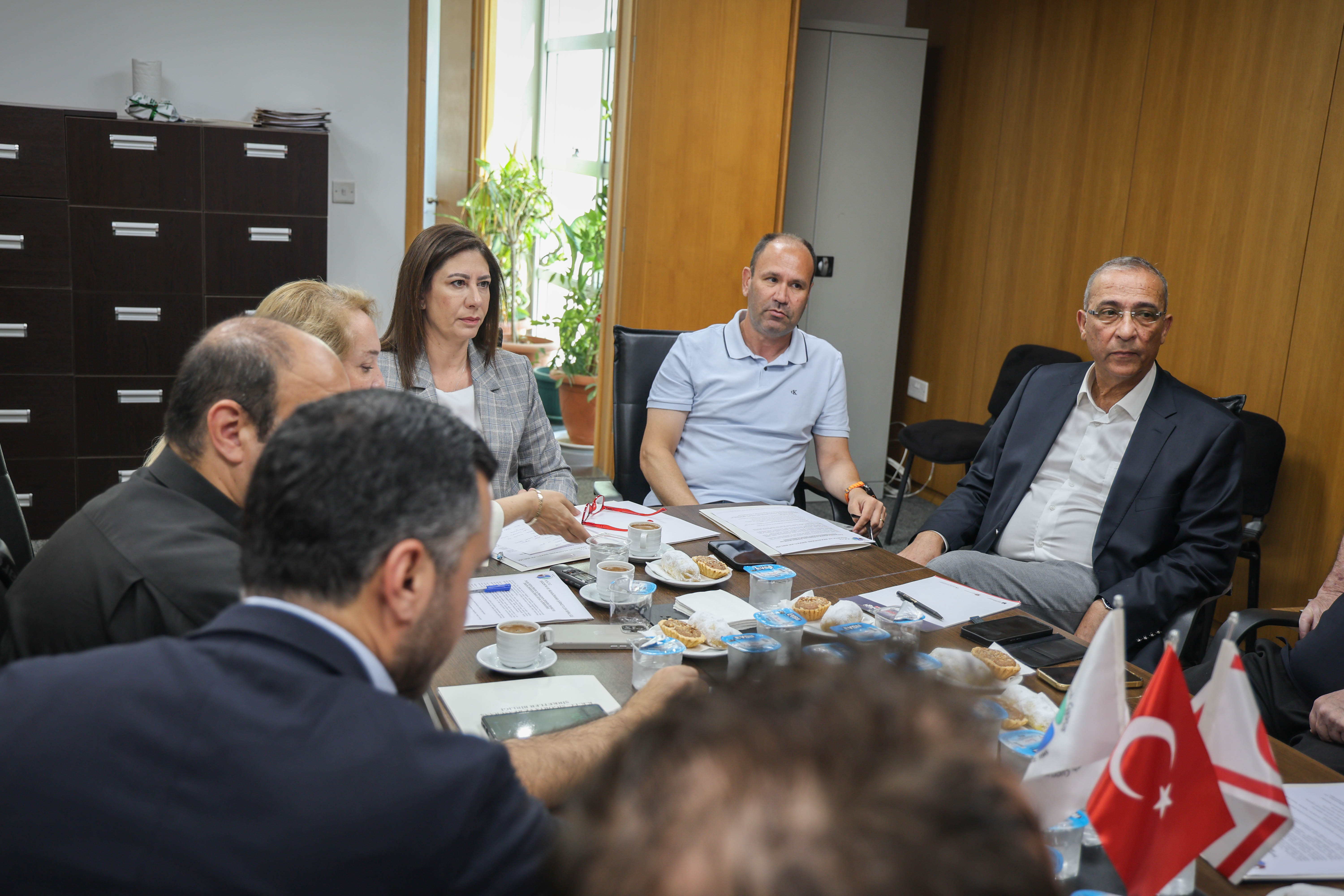 İncirli: Sektörlerin önünü açacak politikaları hayata geçireceğiz