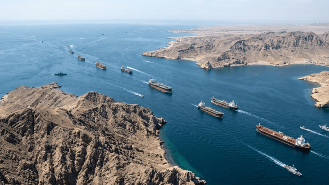 Suudi Arabistan ve İran petrolü taşıyan tankerler Hürmüz Boğazı'ndan geçti
