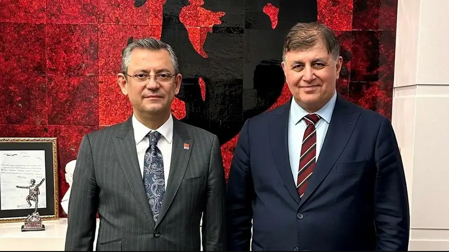 İzmir Büyükşehir Belediye Başkanı Cemil Tugay, CHP'den istifa etti