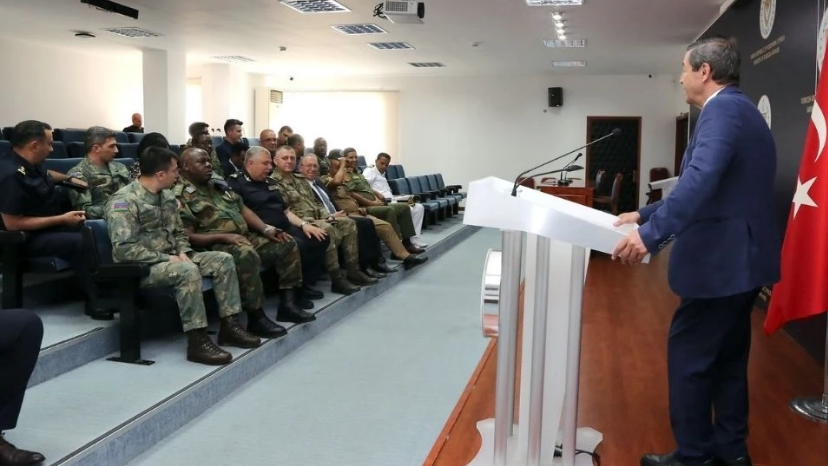 Ertuğruloğlu, ülkede bulunan 8 ülkeden askeri ataşeleri kabul etti: Kıbrıs konusu aktarıldı