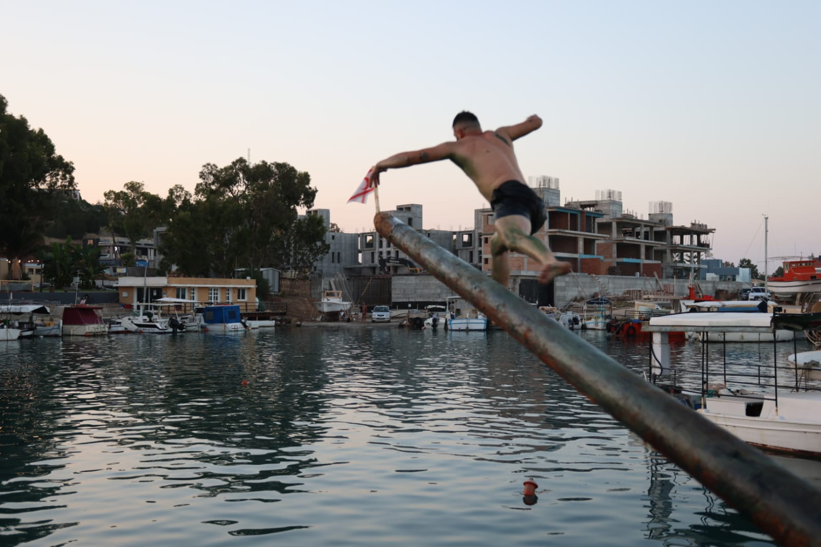 Bayrağı kaptı