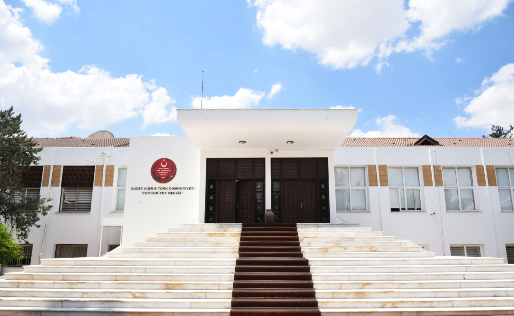Başbakanlığa bazı kurumlar eski Meclis binasına taşınıyor