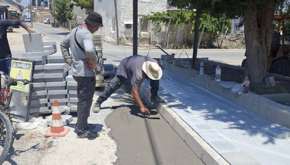 Mesarya Belediyesi, Vadili’de yağmur suyu drenajı ve kaldırım çalışmalarına başladı