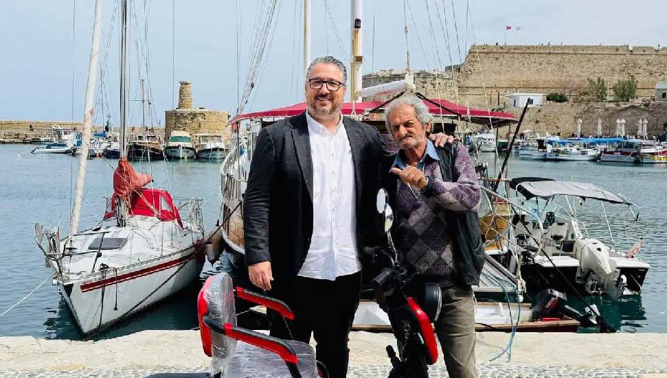 Girne’nin simge isimlerinden sanatçı Mehmet Acar hayatını kaybetti