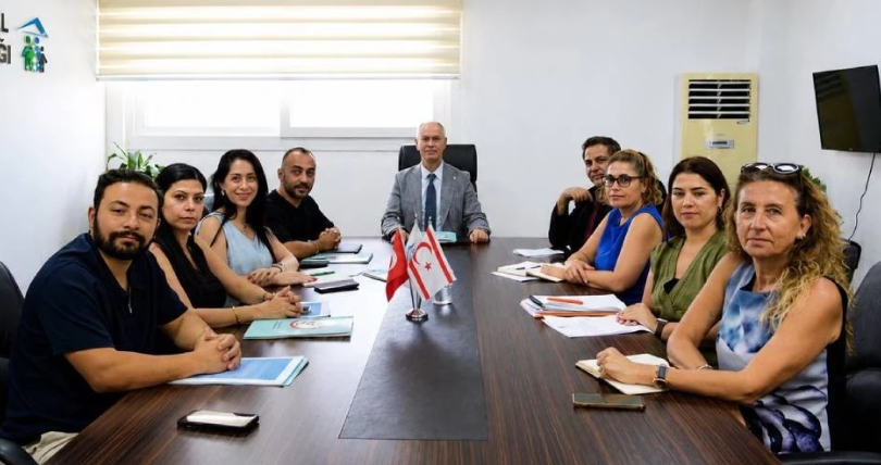 Hasipoğlu: KKTC'de ilk kez eczacıların yanında çalışanlara prim desteği sağlanacak