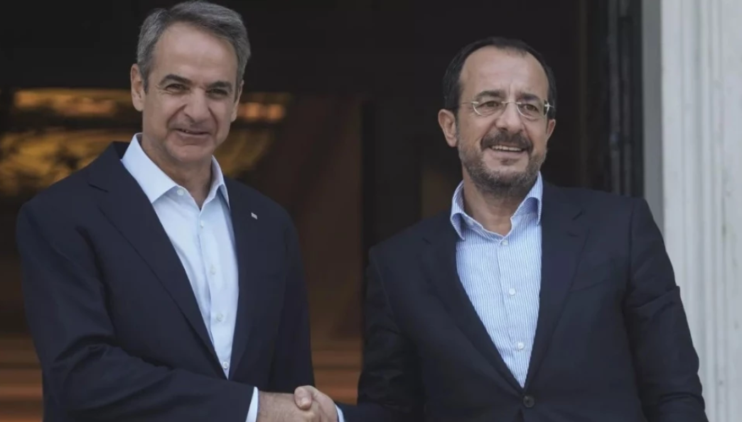 Hristodulidis, Guterres'in Kıbrıs ziyareti öncesi Miçotakis ile görüştü