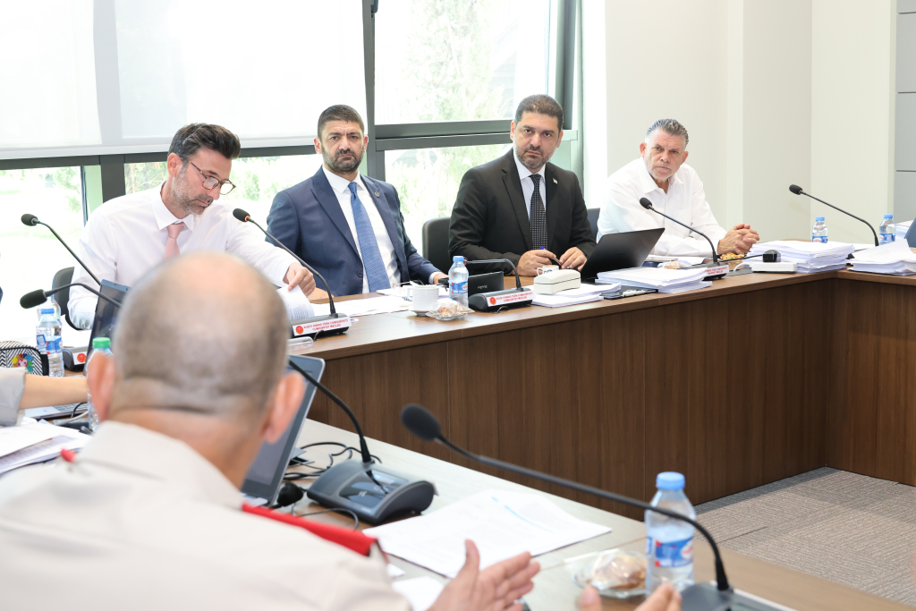 İdari Komite, iki yasa önerisi ve bir yasa tasarısını Genel Kurul’a sevk etti