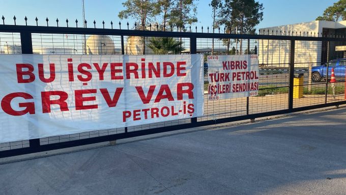 Kıbrıs Türk Petrolleri’nde grev yarın da sürecek: Dolum Tesisi önünde kitlesel açıklama