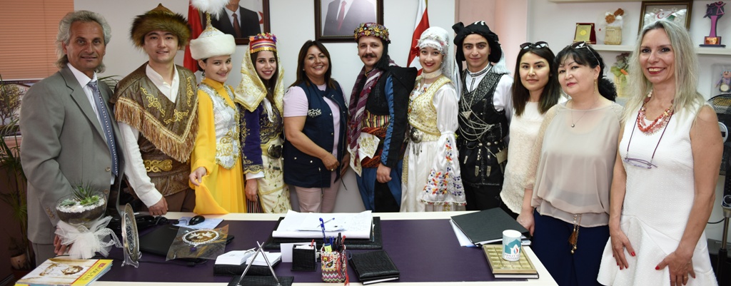 Festivale katılan topluluklar, Düzgünü'ü ziyaret etti