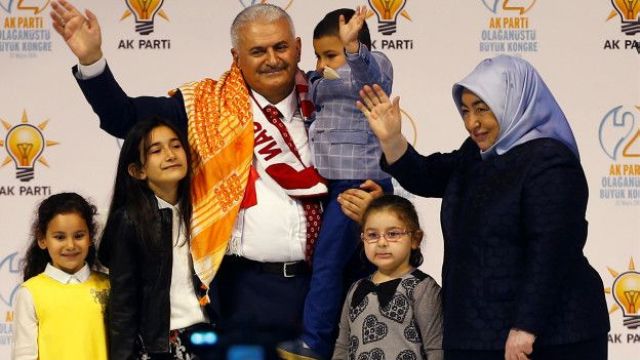 Yıldırım: Başkanlık sistemini getirmeye hazır mısınız?