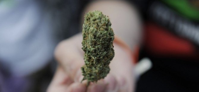 Arabasında 180 gram esrar bulundu!