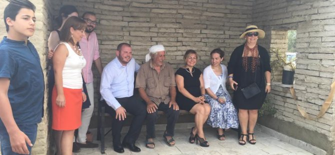 Büyükkonuk'ta kerpiçten otobüs durağı