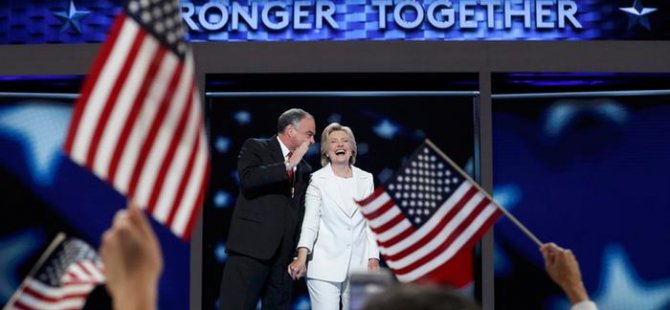 Clinton anketlerde Trump'ı geride bıraktı!