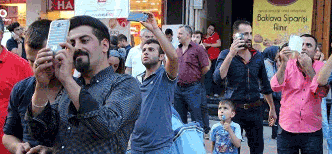 İntihara kalkışan gence 'Atlayacaksan atla' diye tepki gösterdiler